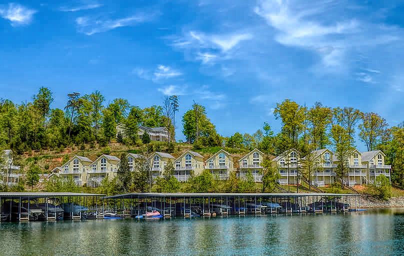 Deer Hill Villagge on Norris Lake